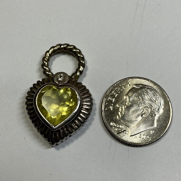 Vintage Sterling Silver Peridot heart shaped pendant. 1 1/8 inches long - Picture 2 of 5